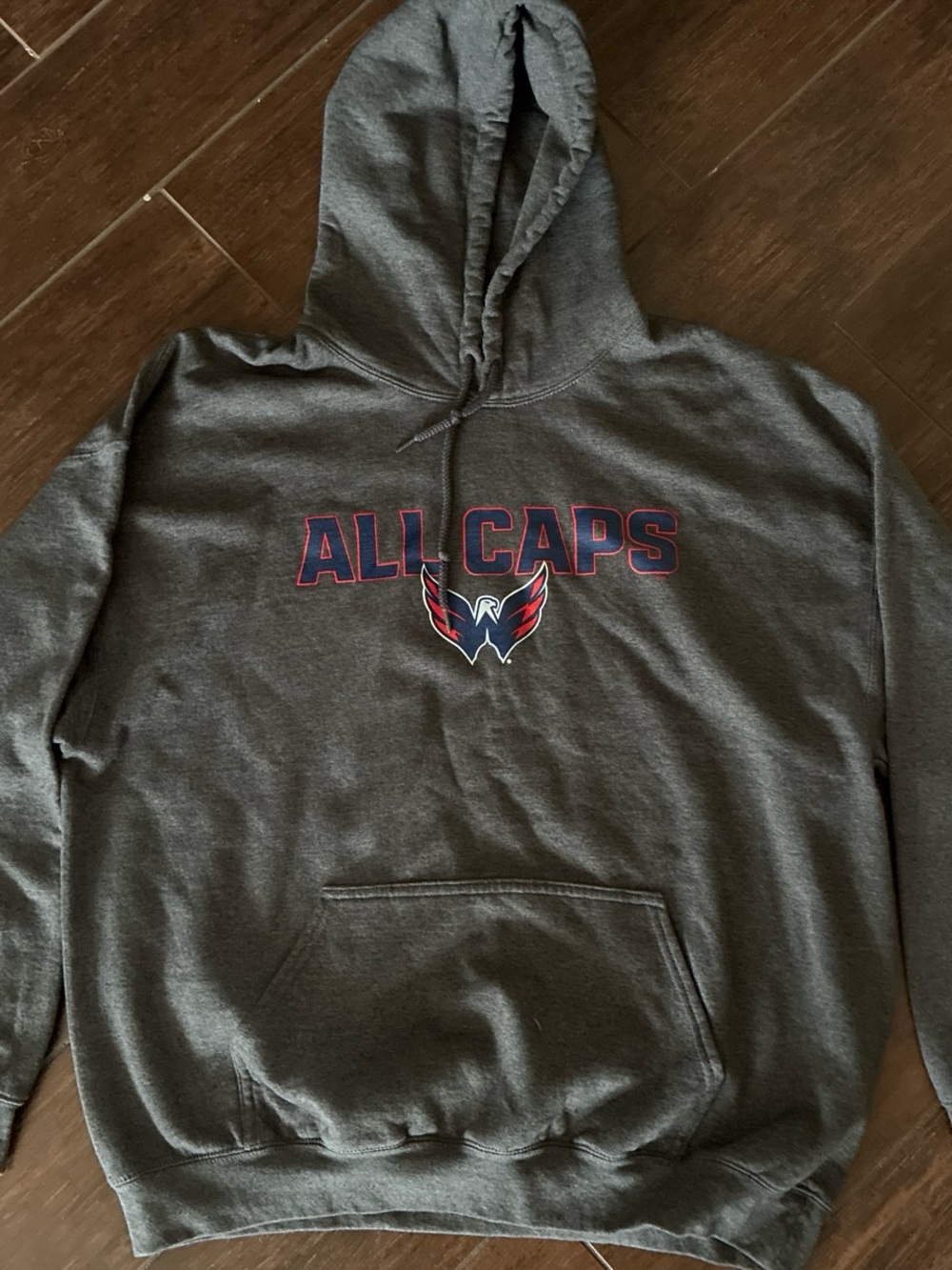 Preowned Washington Capitals ‘ALL CAPS’ graphic print hoodie. Men’s XL.